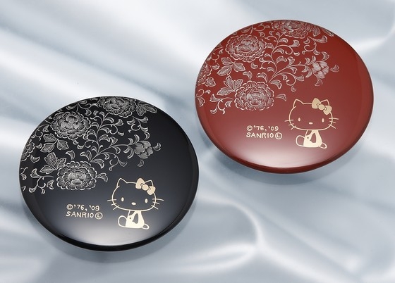 クリスマスプレゼントに輪島塗手鏡を ハローキティと沈金の技が融合